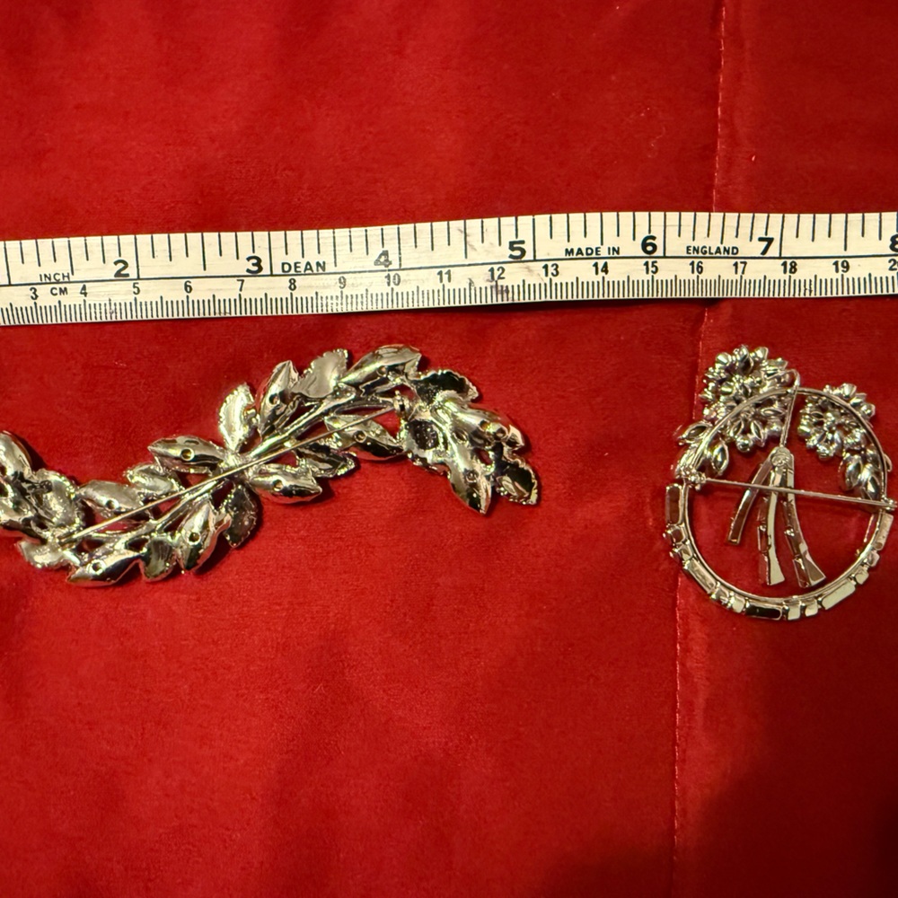 Elegant Silver Leaf Brooch